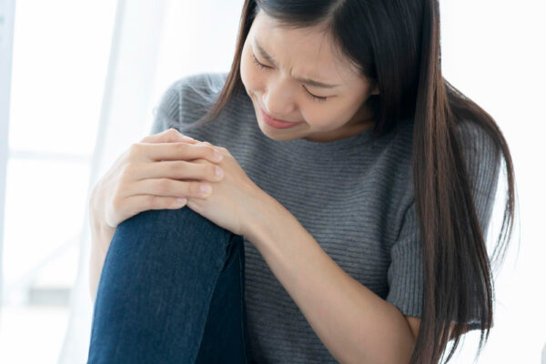 อาการปวดเข่าในวัยรุ่น วิธีรักษา เมื่อเริ่มมีอากรปวดหัวเข่า